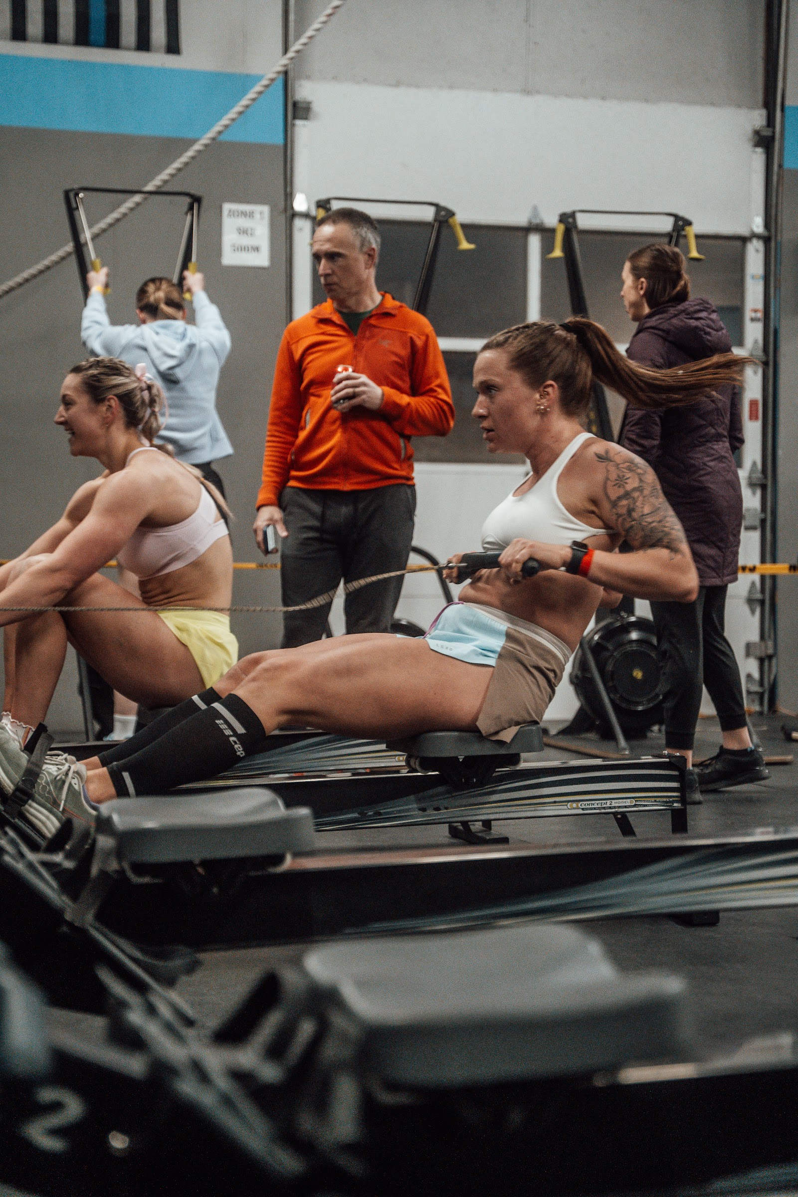 Rowing station with coaching